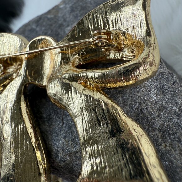 80s MONET Signed Large Gold and Ruby Red Rhinestone Ribbon Bow Sparkling Brooch - Picture 9 of 9